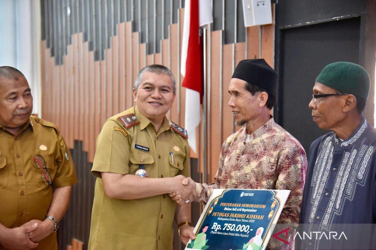 Pemkab Kubu Raya Kalbar salurkan honor ribuan guru ngaji