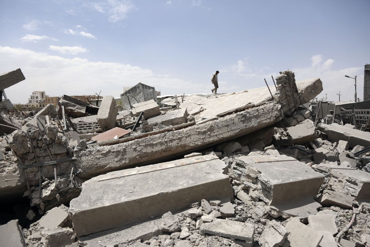 Apa alasan kelompok Houthi Yaman jatuhkan sanksi perusahaan minyak AS?