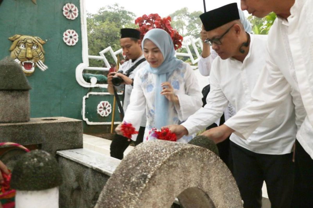 Jelang HUT ke-499 Serang, Bupati Ratu Zakiyah ziarahi tiga makam bersejarah