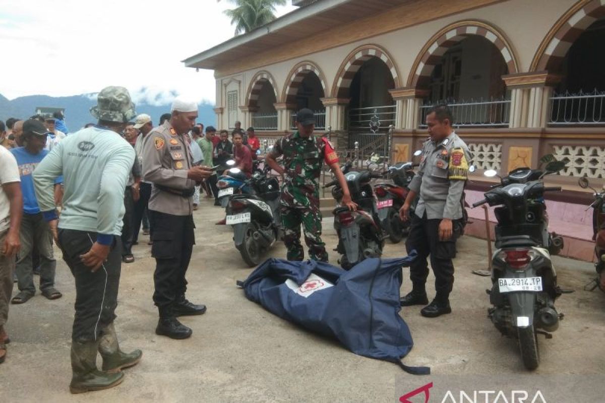 Warga Pekanbaru, Riau ditemukan mengapung di tepi Danau Maninjau