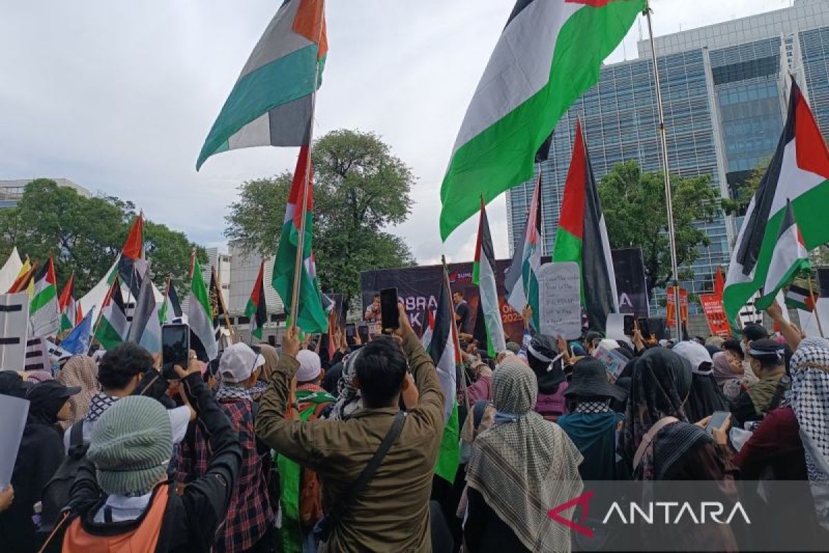 Massa gelar unjuk rasa di depan Kedubes Amerika