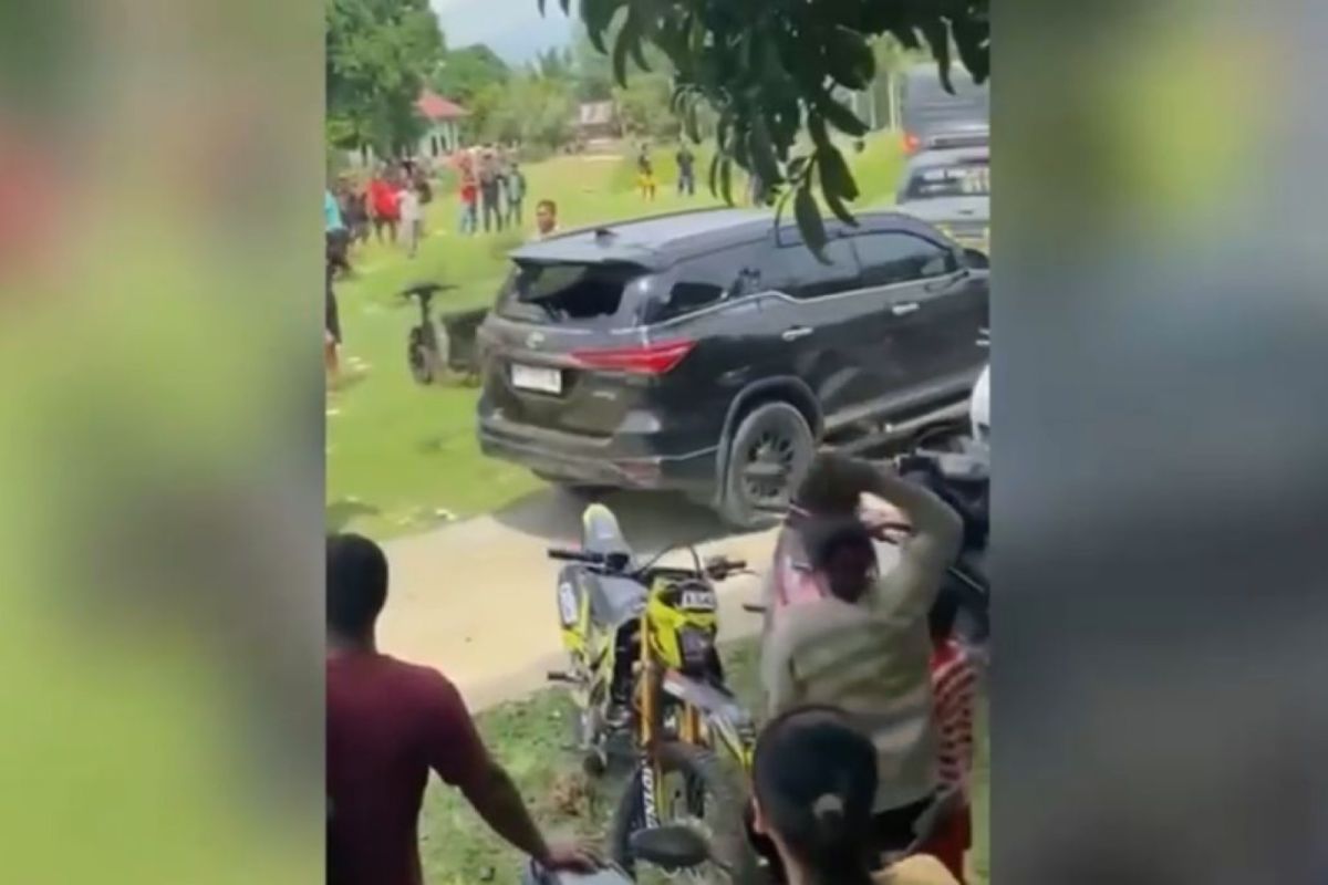 Penertiban PETI di Kuansing ricuh, mobil Kapolres hancur