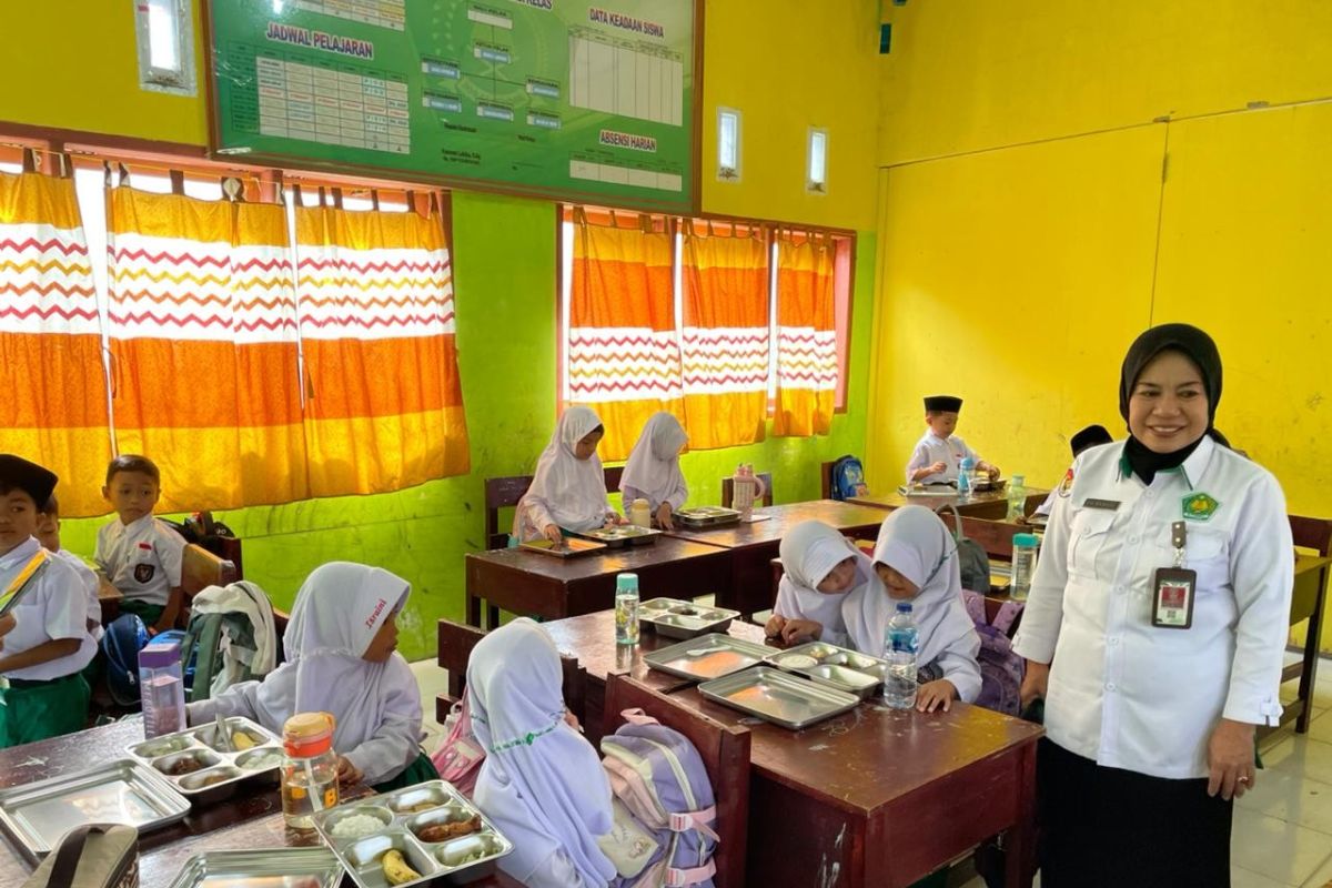 Kemenag awasi program MBG perdana  di Madrasah Bolsel