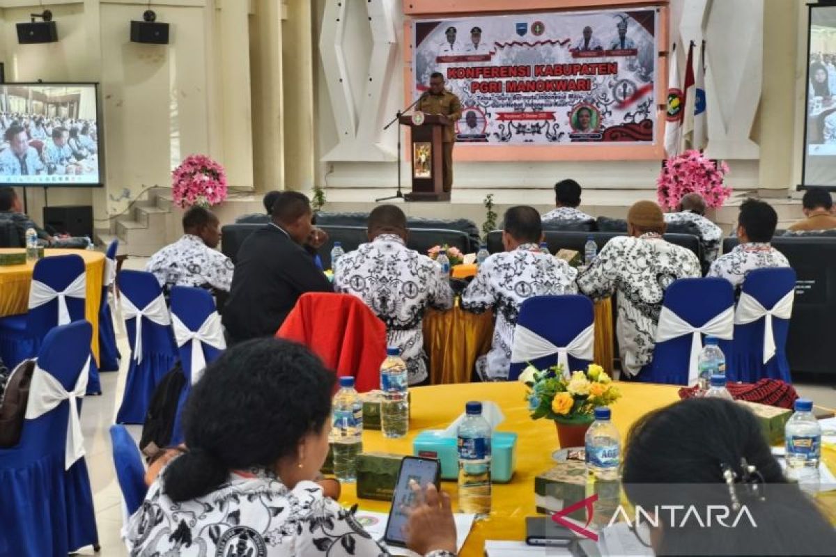 Pemkab Manokwari sinergi dengan PGRI perjuangkan kesejahteraan guru