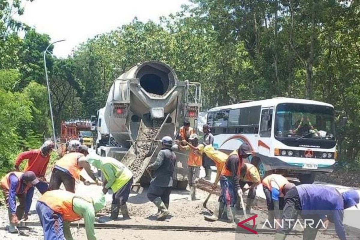 Progres proyek jalan provinsi di Blora capai 50 persen