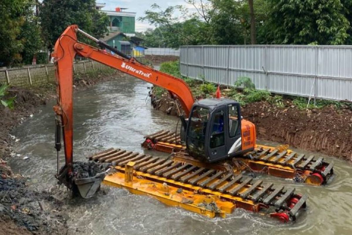 Atasi banjir, Pemkot Tangerang normalisasi serentak sungai dan embung
