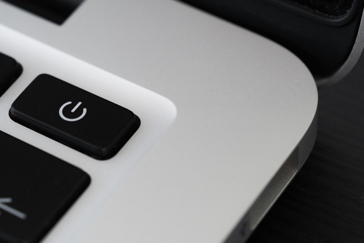 Mengenal arti simbol "I" dan "O" pada tombol power elektronik