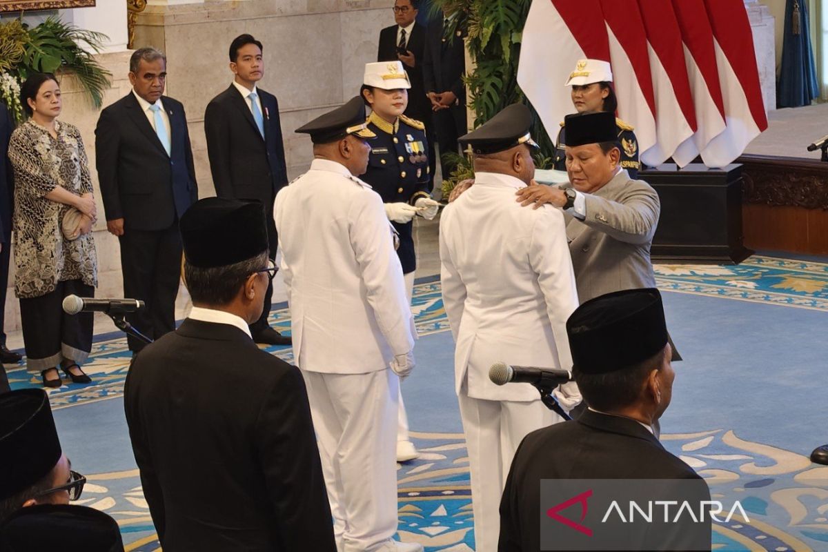 Presiden Prabowo lantik Gubernur-Wagub Papua Matius Fakhiri-Aryoko Rumaropen