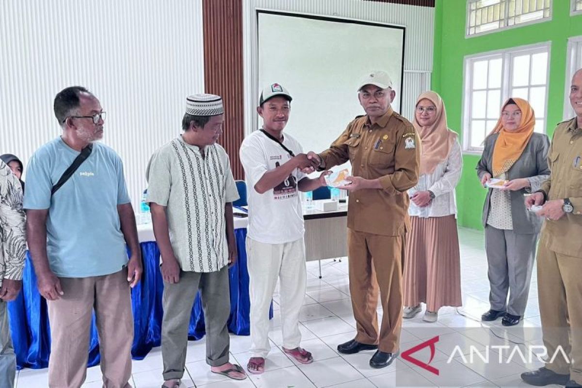 Pemkab Aceh Barat salurkan bansos BBM untuk 180 pengendara becak motor