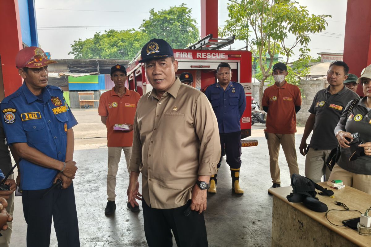 Bambang Haryo minta kesejahteraan petugas pemadam kebakaran ditingkatkan