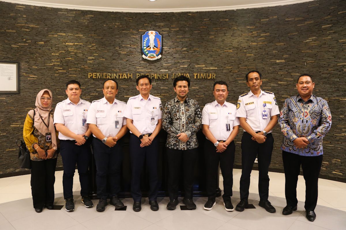 KAI dan Pemrov Jatim kuatkan transportasi multi moda kereta api