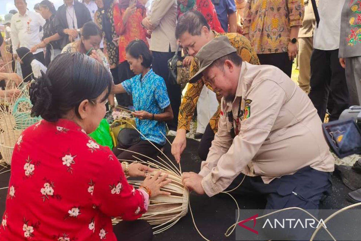 Bupati Katingan luncurkan produk kerajinan rotan berorientasi ekspor