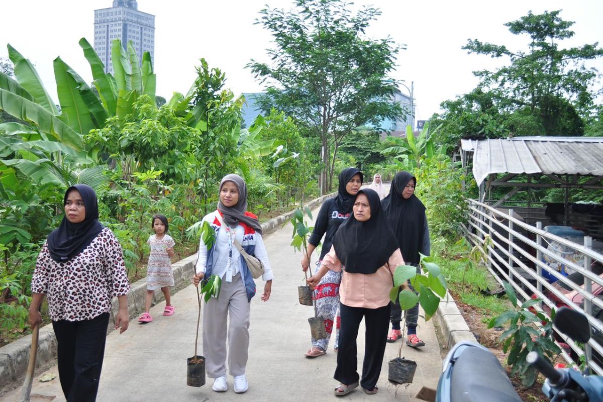 Pertamina Patra Niaga RJBB dan warga Cawang bersinergi untuk Kampung Biru