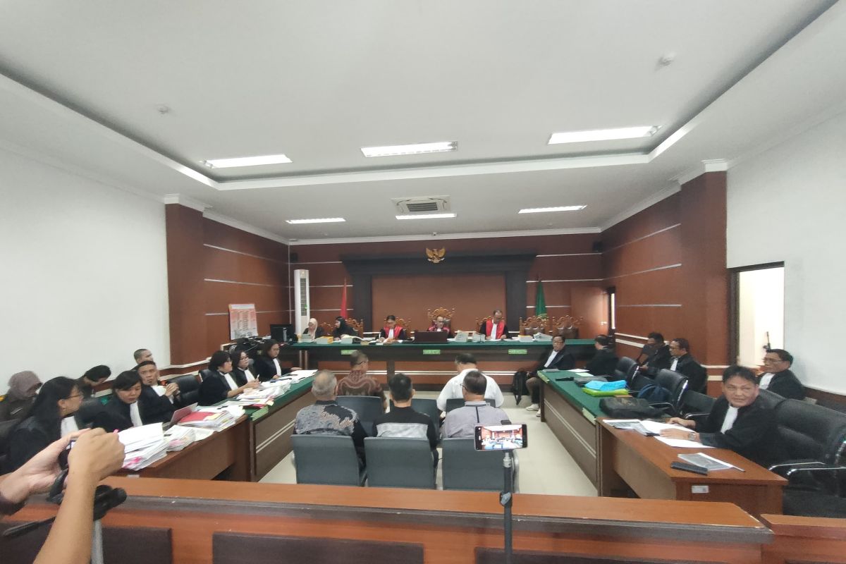 Ketua Yayasan AZR Wenas bersaksi di sidang hibah GMIM