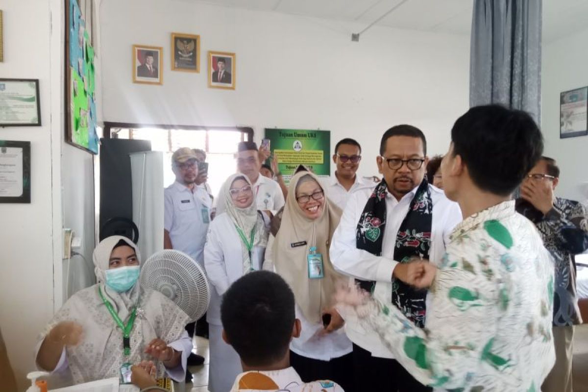 KSP bantu pengembangan UKS SMA Negeri 1 Tanjungpandan