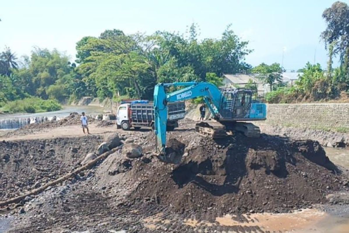 Banyuwangi normalisasi dam, antisipasi banjir musim hujan