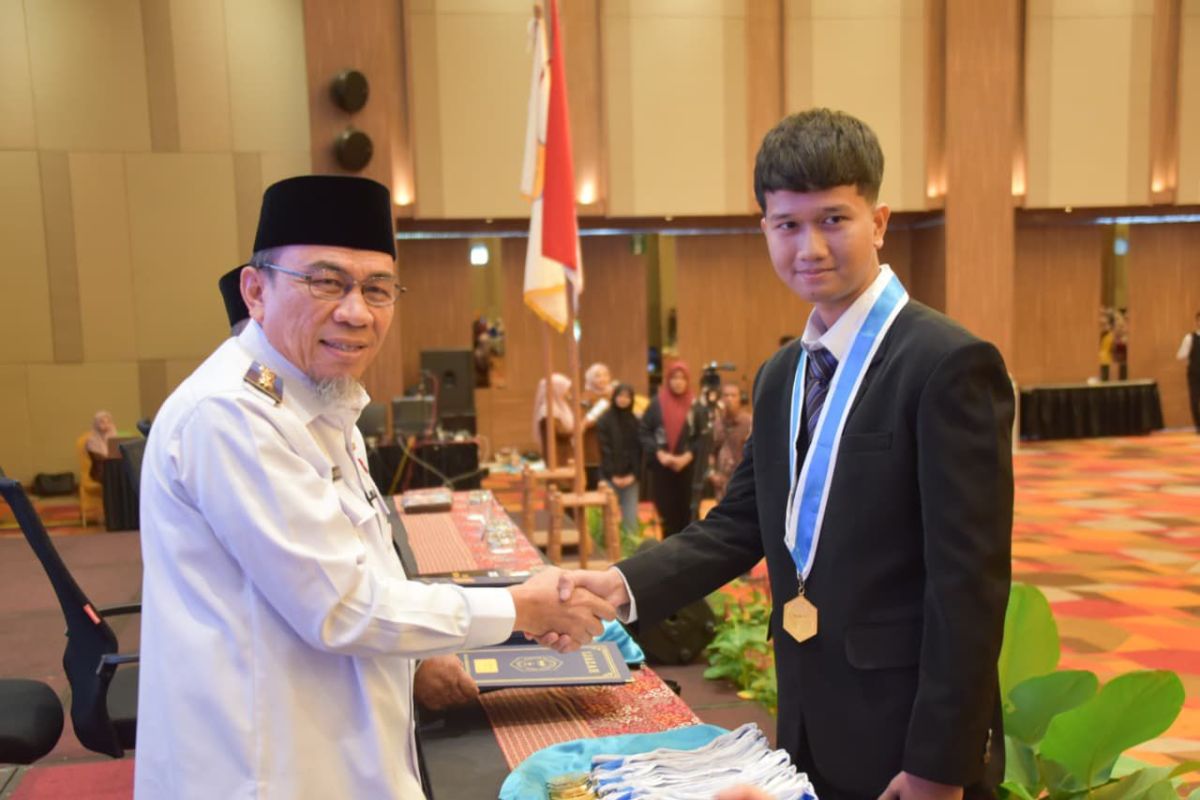 Hadiri pelantikan kelulusan, Wawako Maigus Nasir puji pendidikan karakter SMK-SMAK