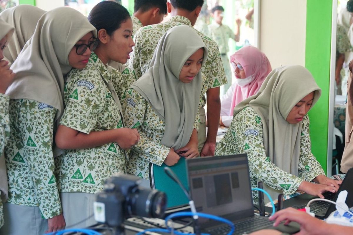 Dispendukcapil Madiun layani perekaman e-KTP di sekolah dan kelurahan