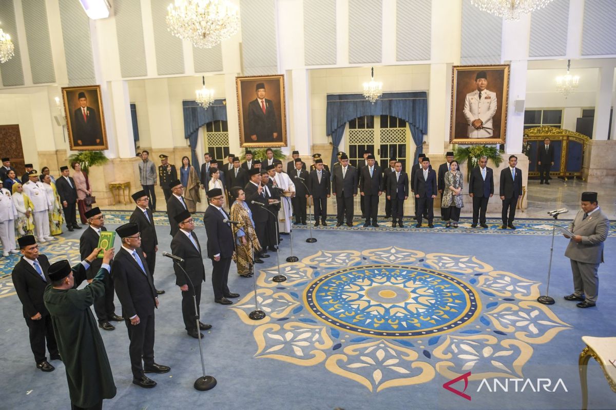 Politik kemarin, Prabowo lantik pejabat baru hingga atlet senam Israel