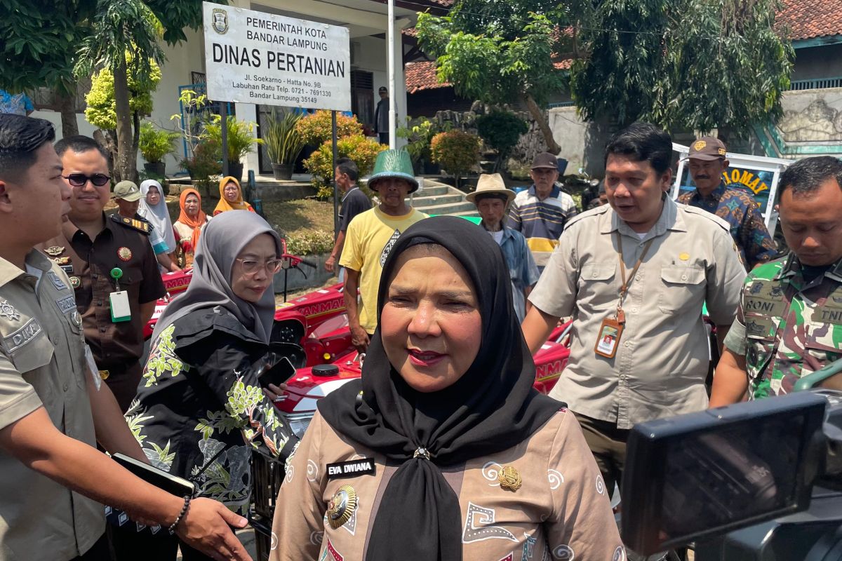 Pemkot Bandarlampung beri bantuan traktor dan bibit kepada gapoktan