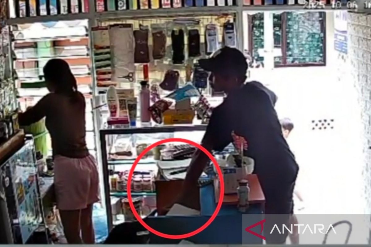 Polisi ungkap kasus pencurian ponsel di sebuah warung di Jaksel
