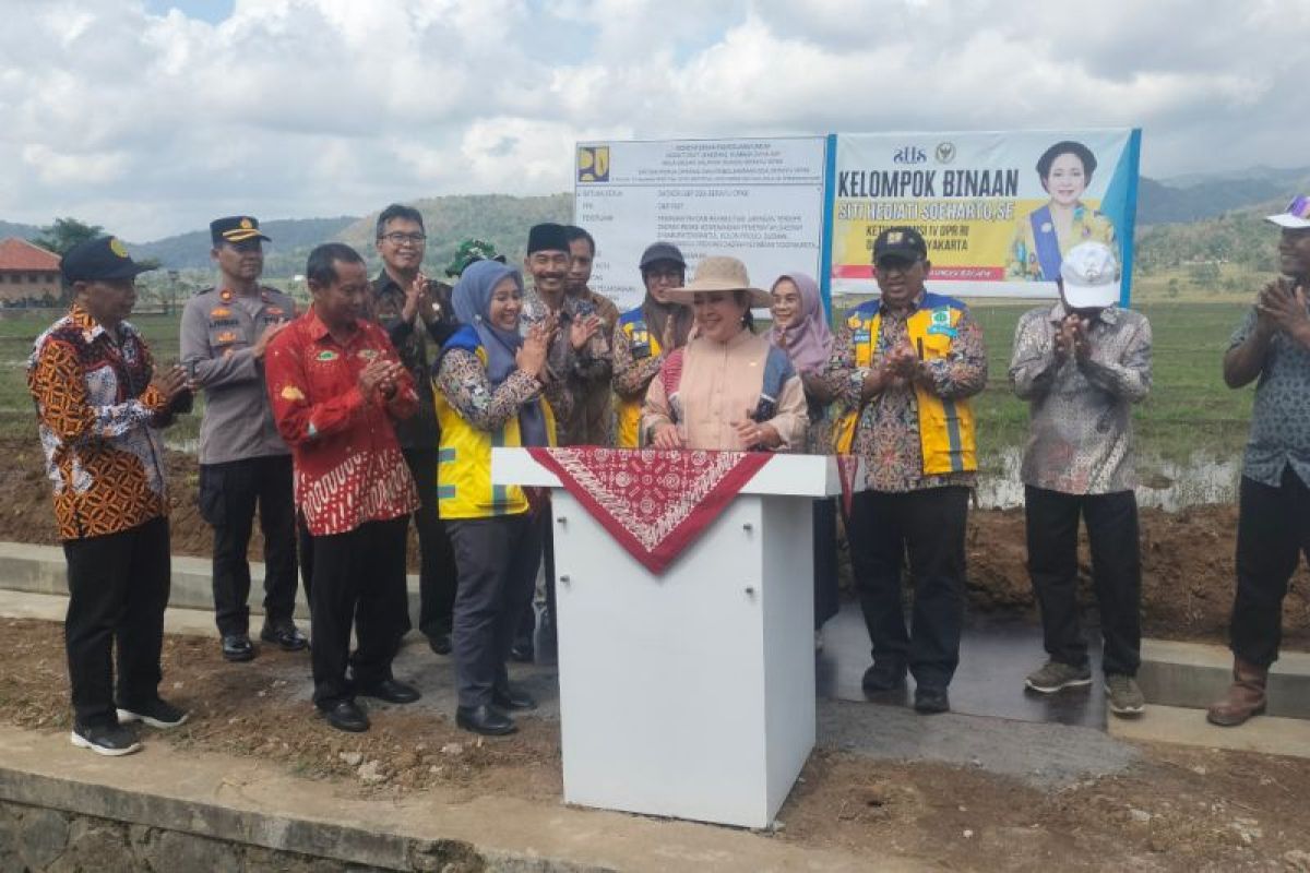 Titiek Soeharto resmikan irigasi tersier di Kembang tingkatkan produksi padi