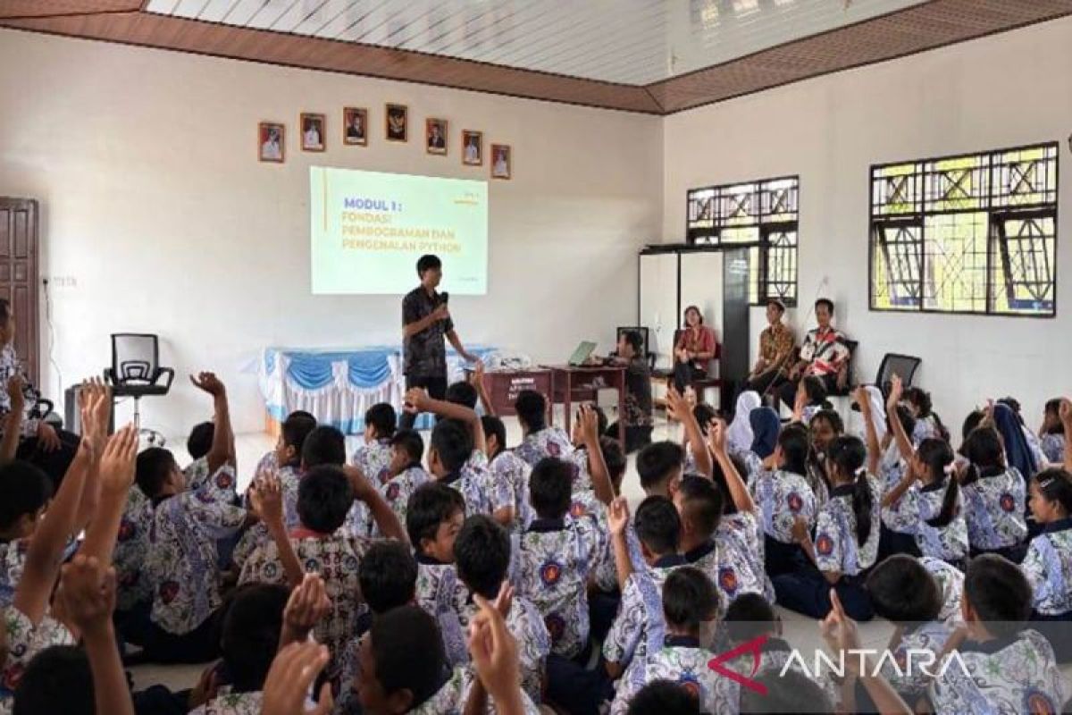 Diskominfostandi Katingan kenalkan dunia pemprogramanke pelajar SMP
