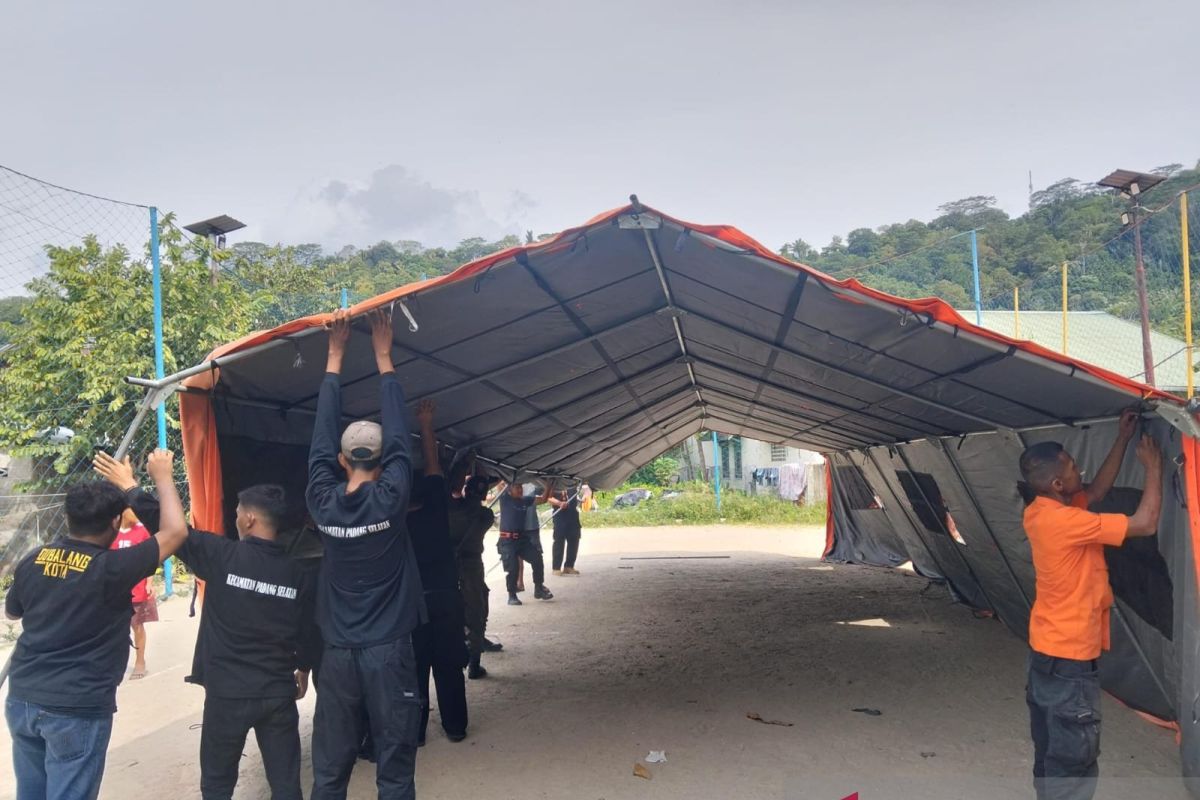 BPBD Padang dirikan tenda darurat bagi korban kebakaran