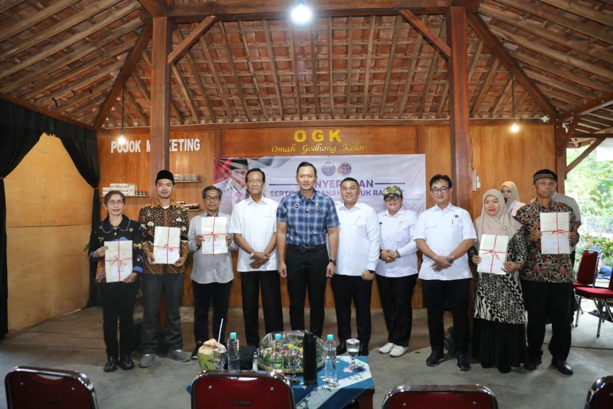 Dampingi Menko AHY serahkan sertipikat di Gunungkidul, Wamen Ossy: Ini wujud nyata kolaborasi