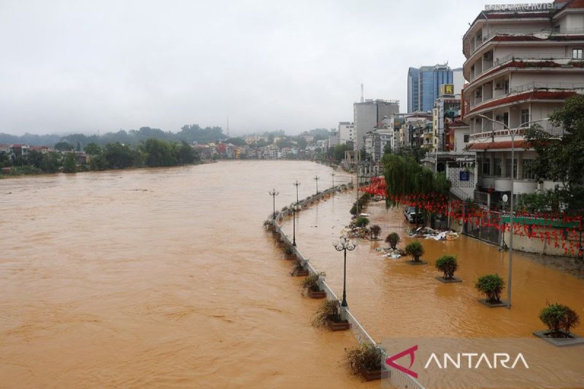 8 tewas, 5 hilang setelah Topan Matmo picu banjir, longsor di Vietnam