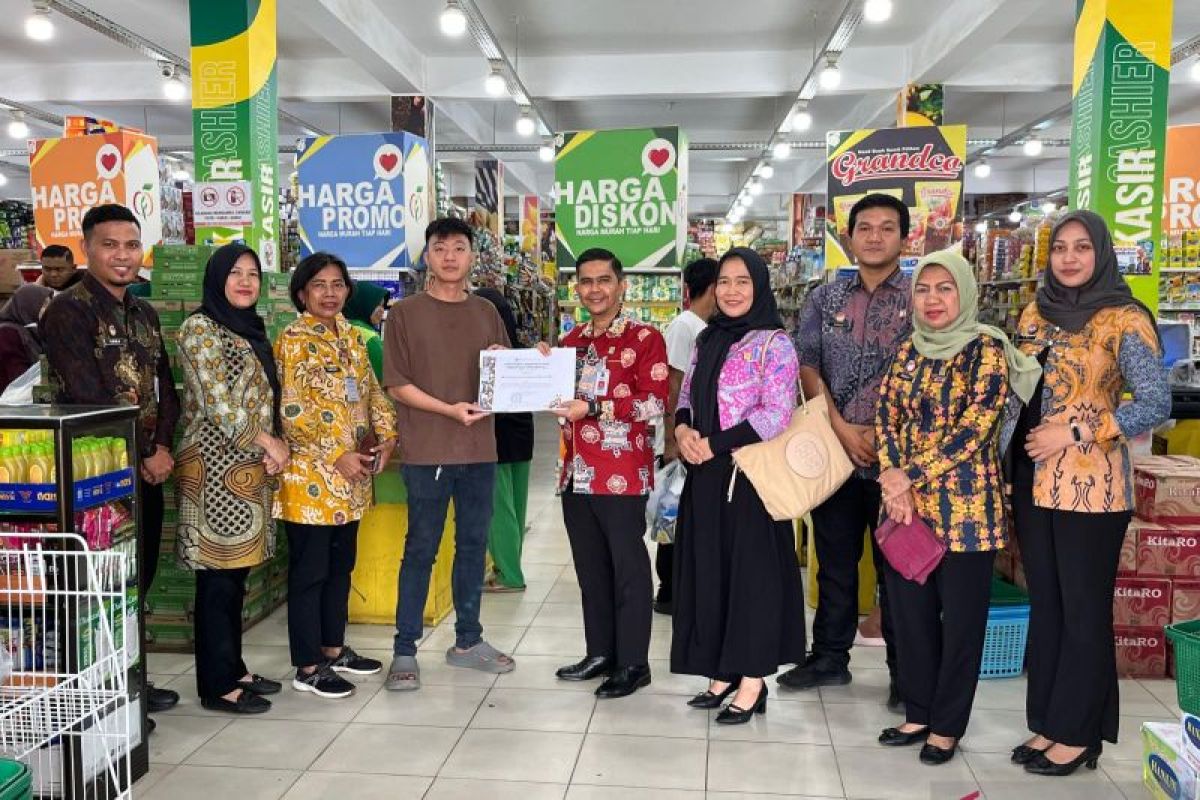 Dorong kesadaran hukum, Kanwil Kemenkum Bengkulu anugerahkan Sertifikat Pusat Perbelanjaan Berbasis KI