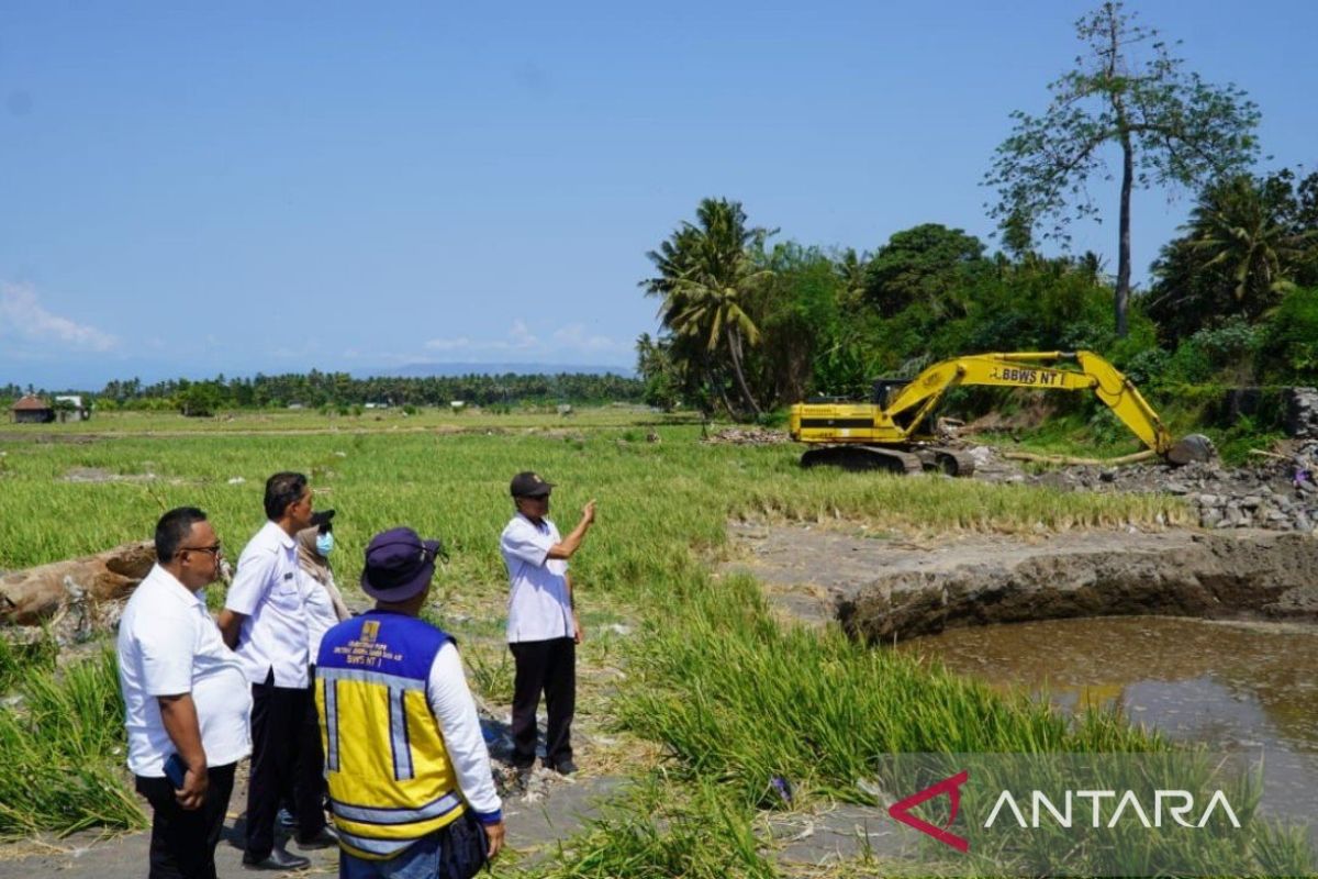 PUPR NTB perbaiki tanggul Sungai Tanggek terdampak banjir