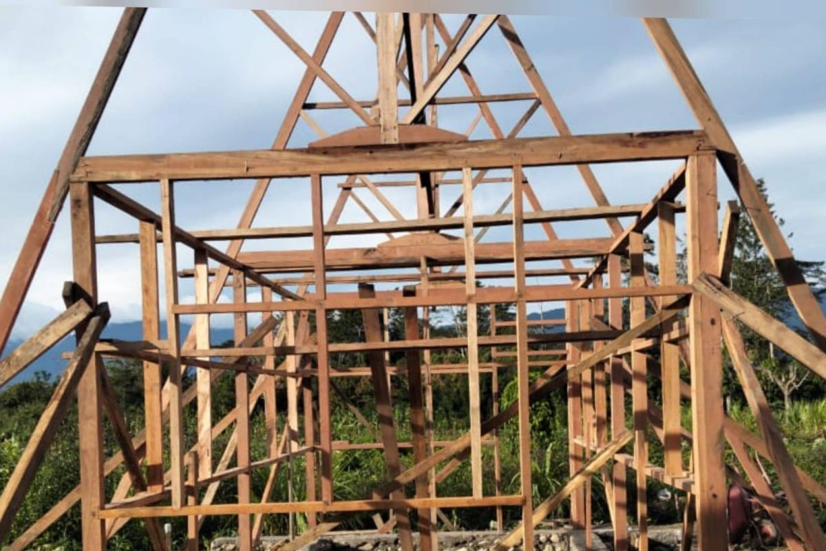 Hunian bermartabat untuk Pemimpin Adat: Rumah Bapak Namun Wanente mulai dibangun