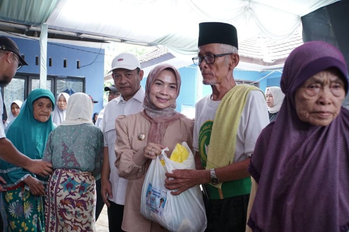 Bupati Serang janji perbaiki infrastruktur desa tertinggal Cikedung