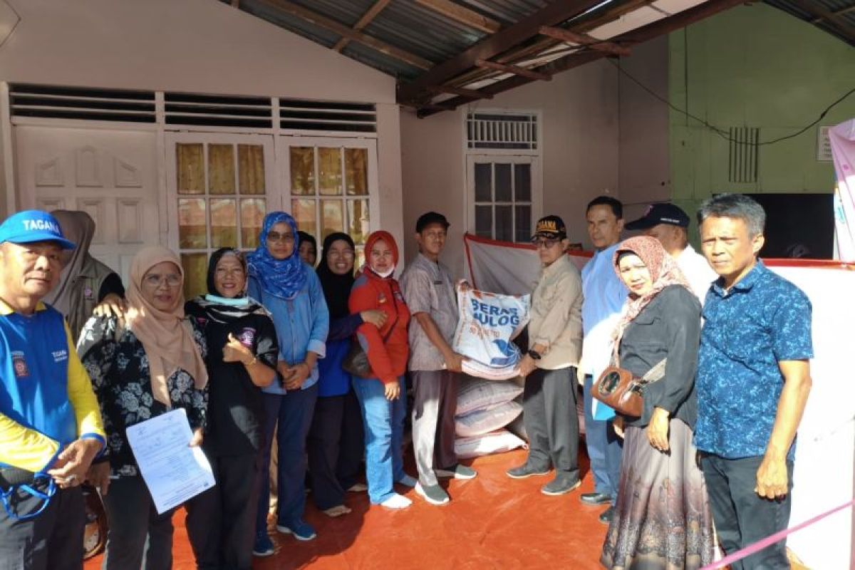 Respons cepat kebakaran di Pasa Gadang, Pemprov Sumbar salurkan 317 kilogram beras untuk dapur umum