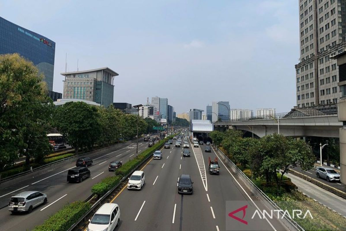 Jakarta dan sekitarnya diprakirakan berawan hingga hujan ringan