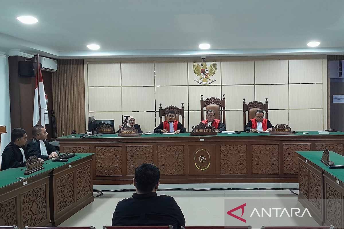 Hakim vonis camat korupsi bimtek kades 2 tahun 10 bulan penjara