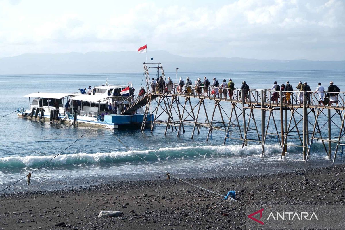 Begini aktivitas pelabuhan tradisional penyeberangan dari Bali ke Pulau Nusa Penida