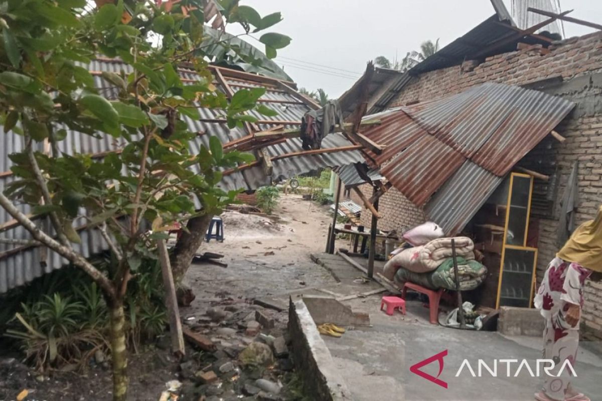 Sebanyak 22 rumah di Serdang Bedagai rusak diterjang angin kencang