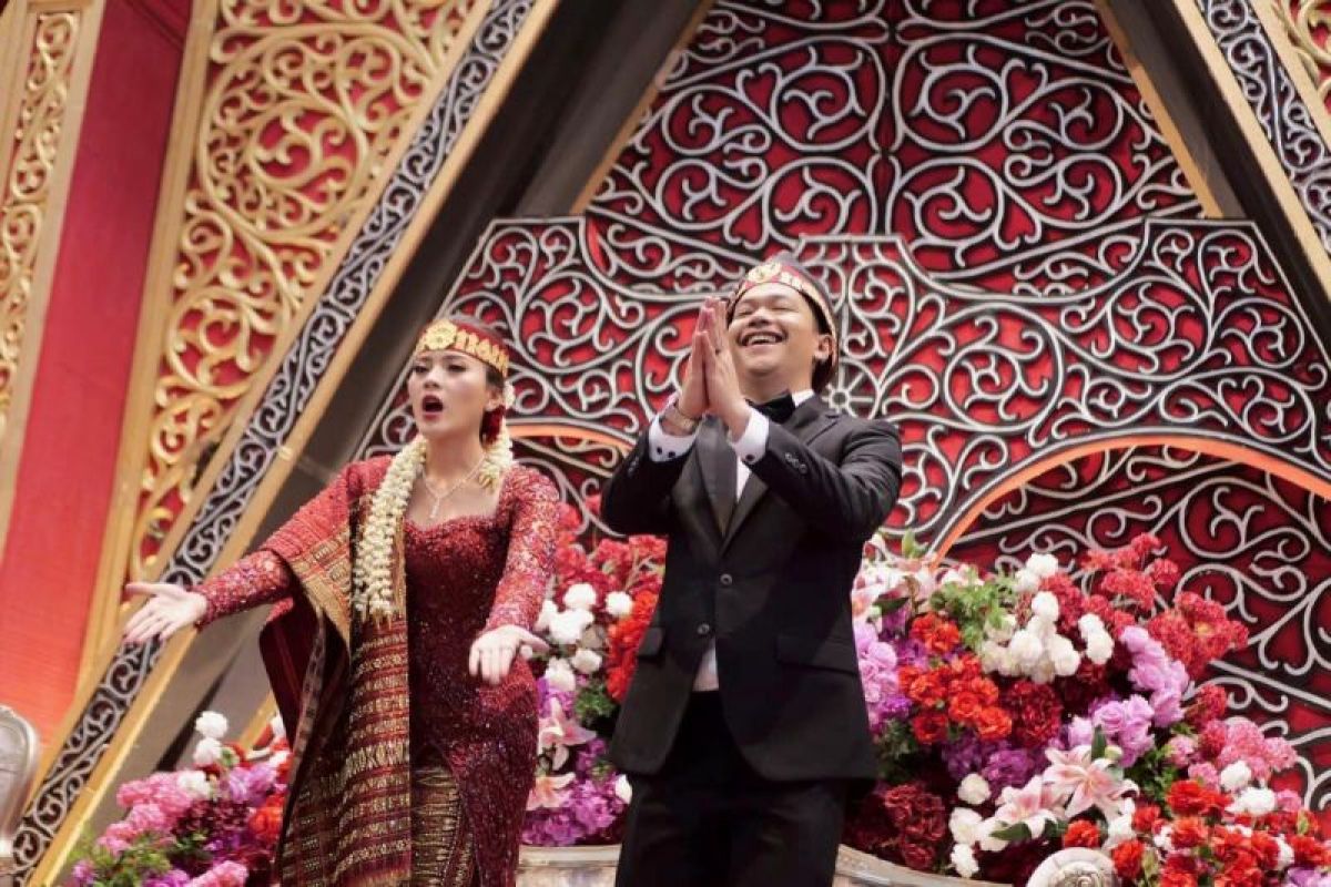 Pasangan Tiktokers Vito Sinaga dan Ivana Meylanda melangsungkan pernikahan