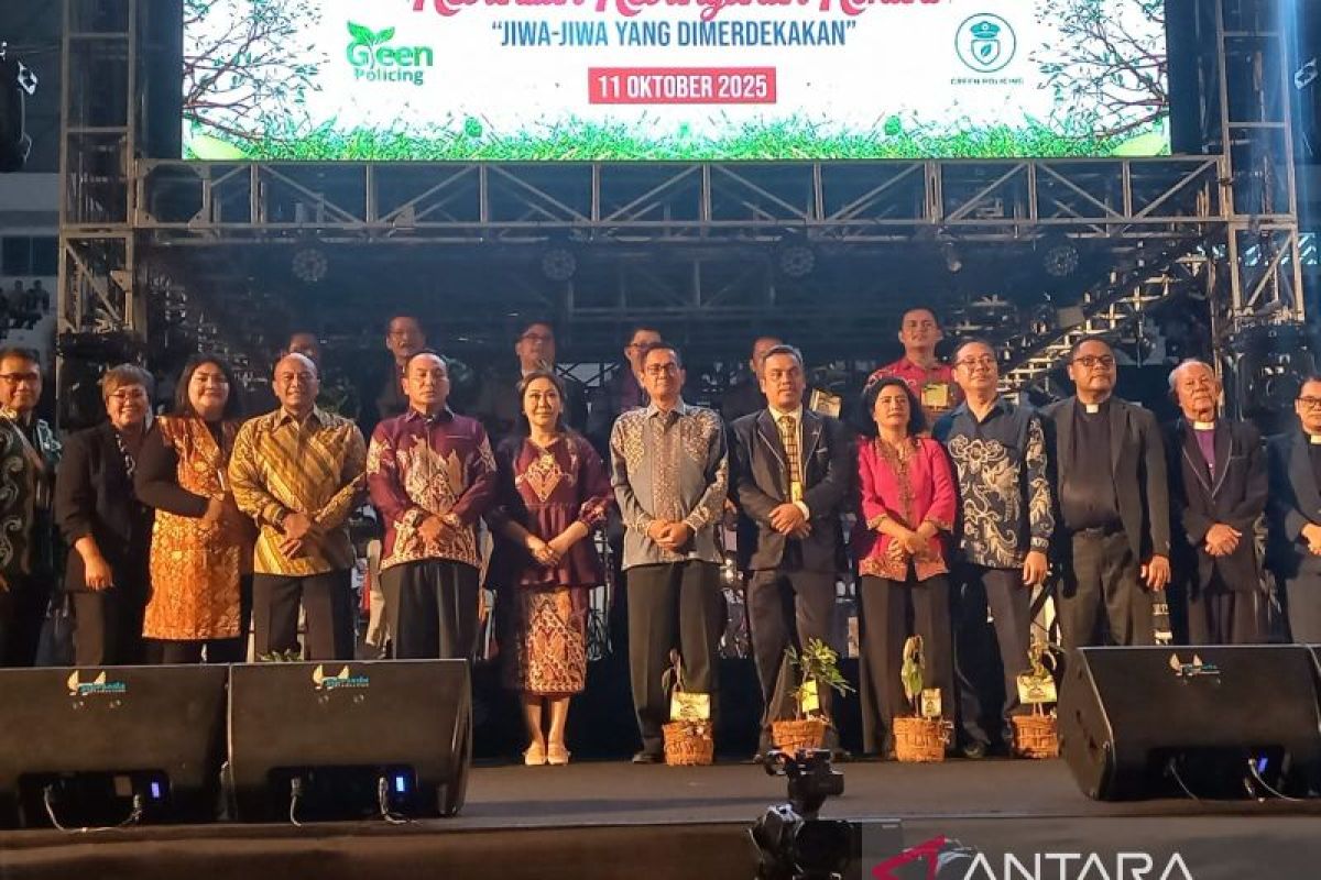 Kapolda Riau Hadiri Kebaktian Kebangunan Rohani di Sport Centre Riau
