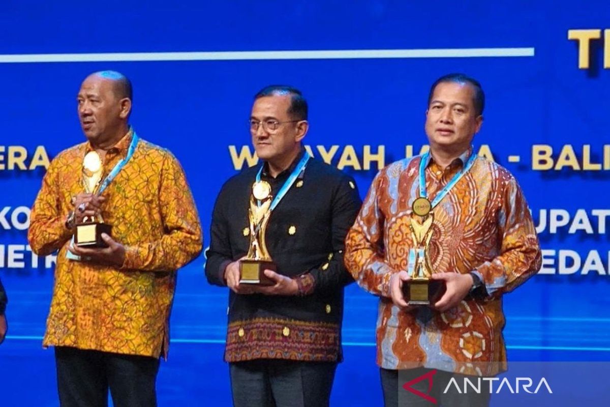 Gubernur NTB Iqbal terima TPAKD Award 2025