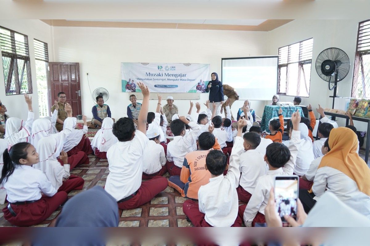 PLN nyalakan semangat anak lewat program YBM Muzaki Mengajar