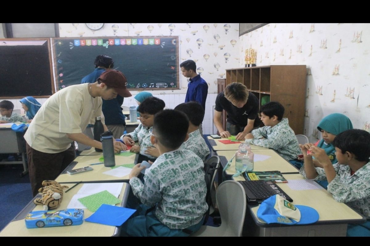 Sekolah Vokasi Undip sukses gelar program bersama Akashi College