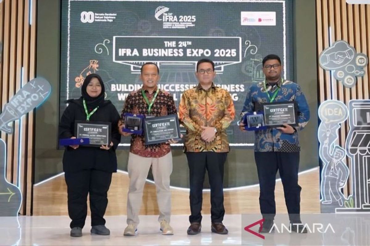 Rene Baby Mart terima plakat waralaba dari Kemendag