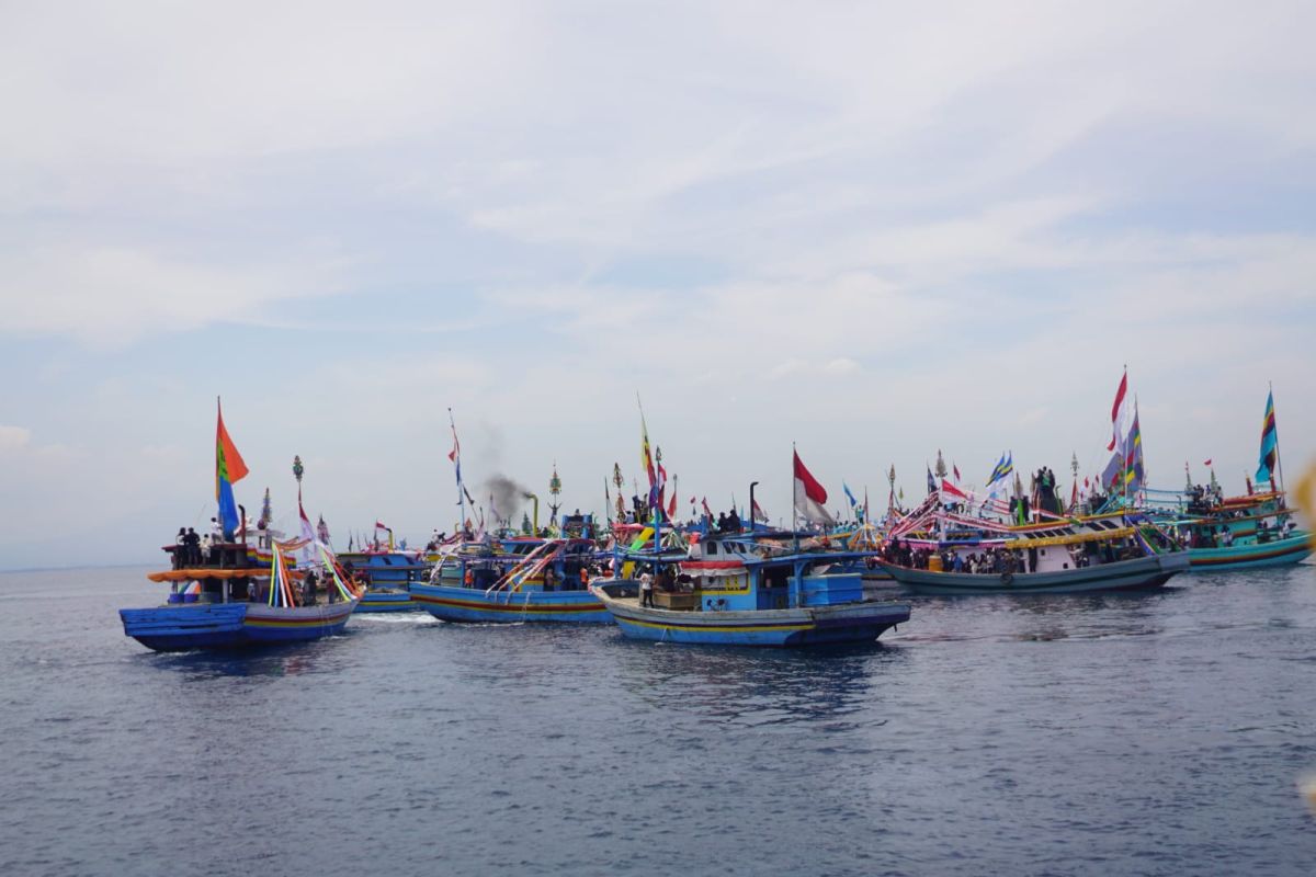 Bentuk syukur, ribuan orang ikut ritual Petik Laut di Kota Probolinggo