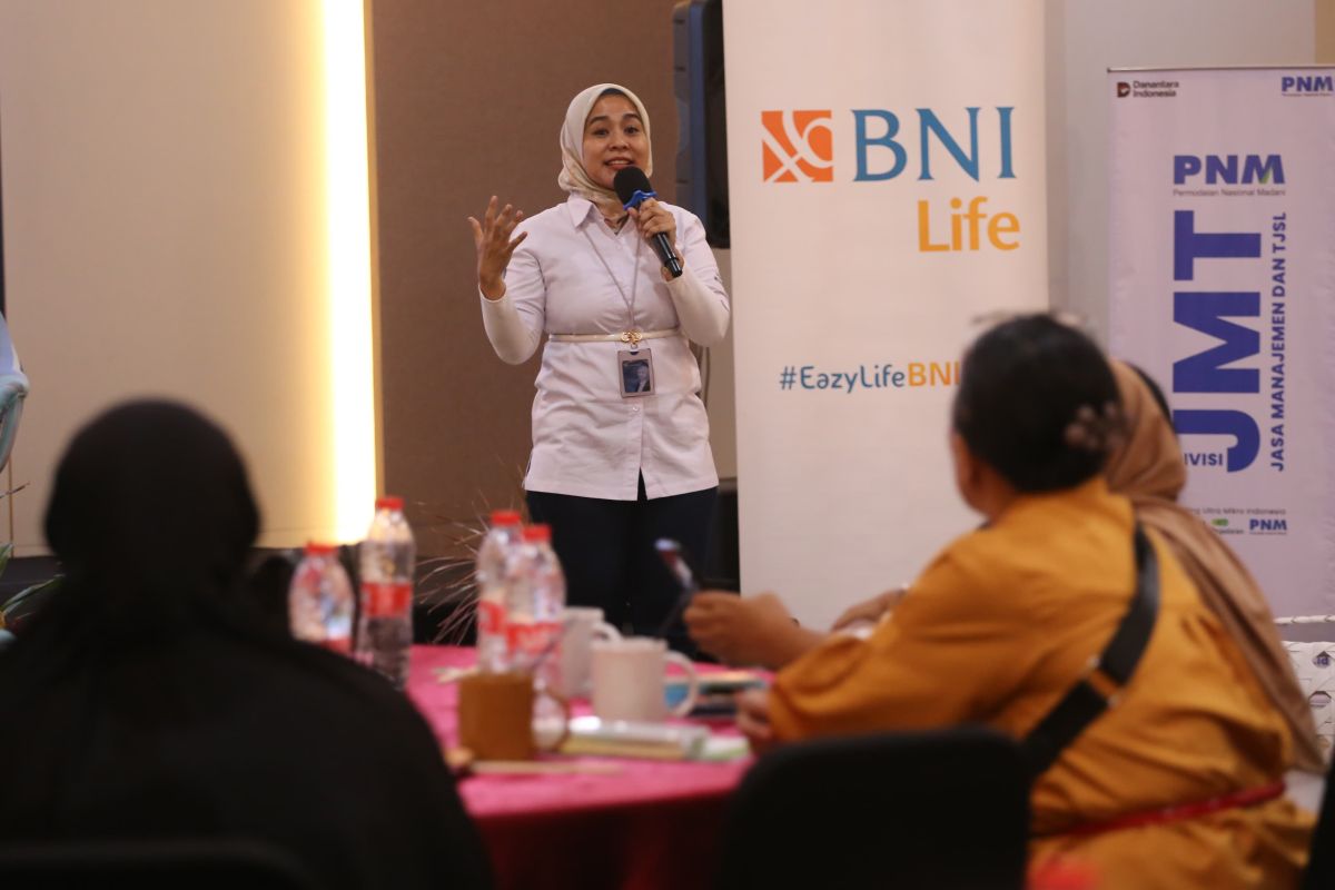 BNI Life edukasi UMKM PNM Surabaya pentingnya asuransi