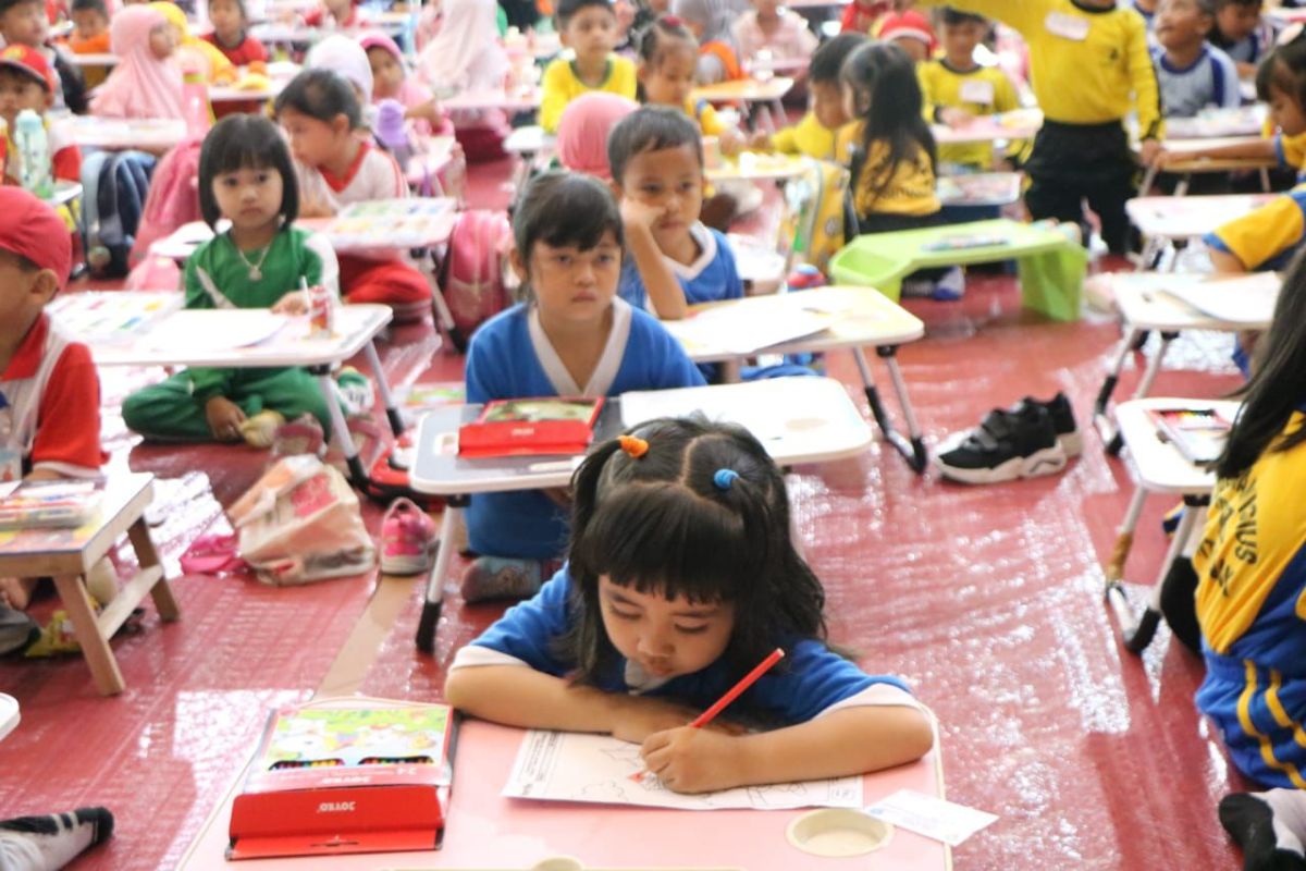 Lomba mewarnai warnai Hari Jadi ke-254 Kota Pontianak