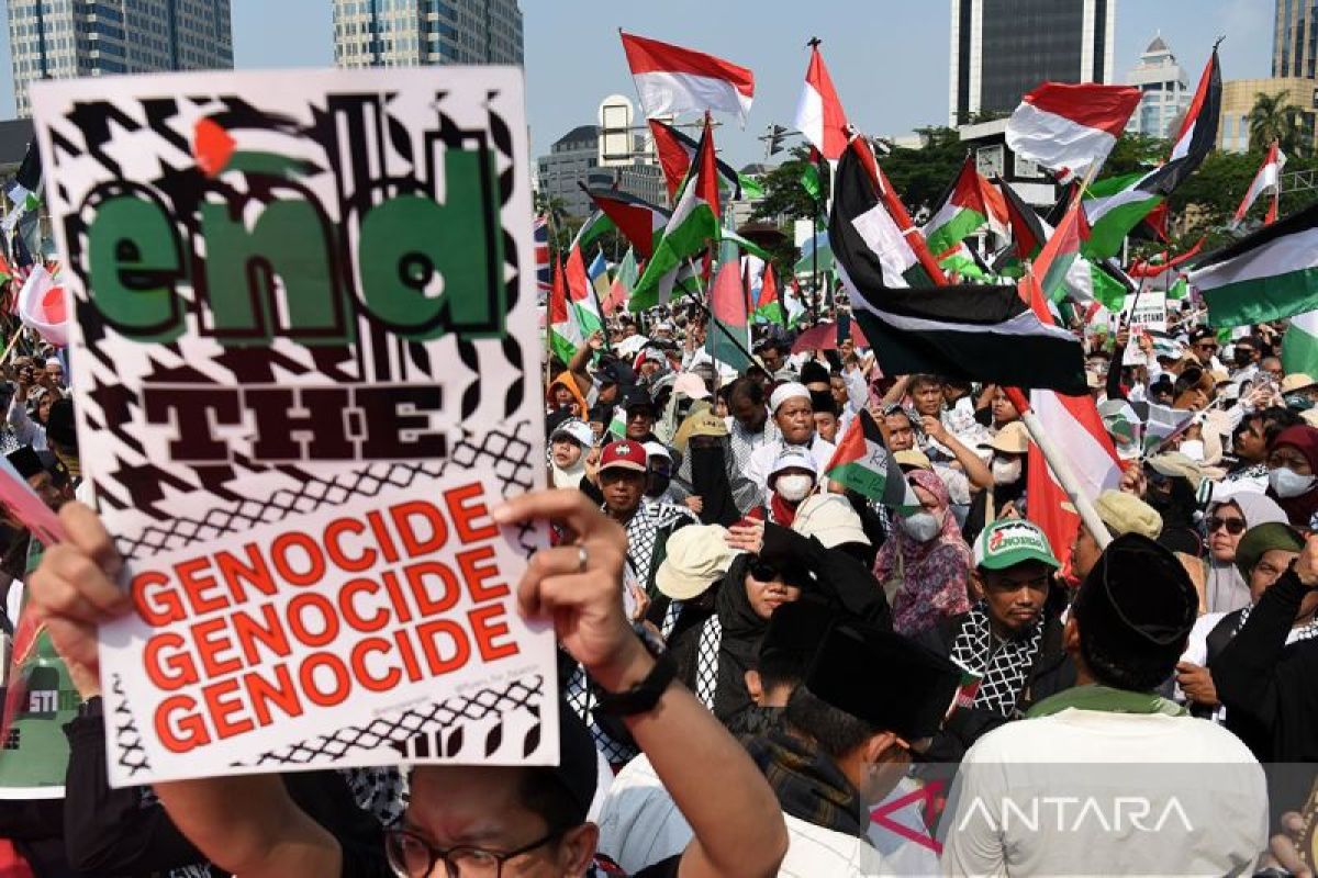 Ribuan warga ikuti aksi damai bela Palestina di kawasan Patung Kuda