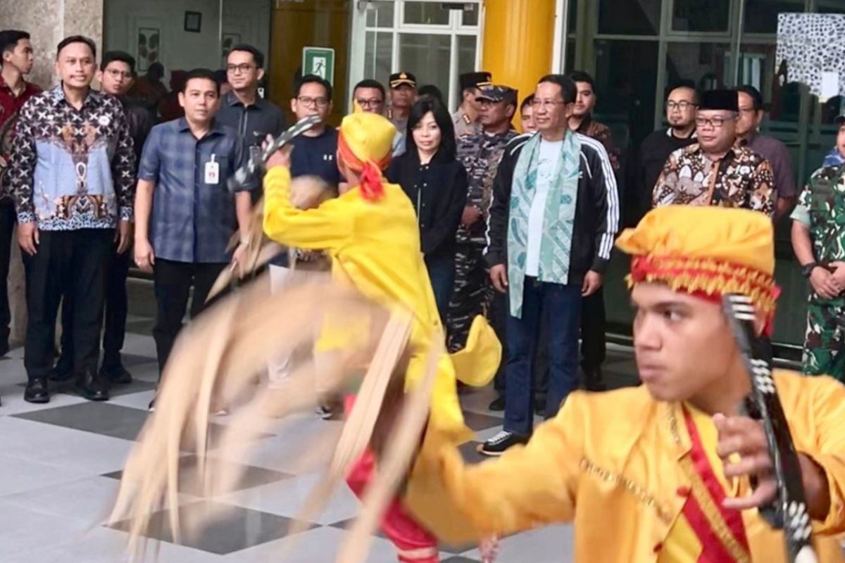Tiba di Bumi Moloku Kie Raha, Menteri Hukum RI disambut tarian soya-soya